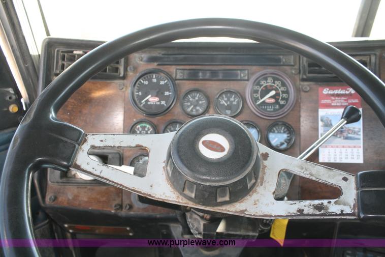 image for item A2482 1990 Peterbilt 379 semi truck