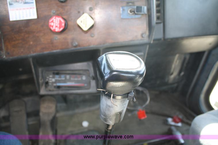 image for item A2482 1990 Peterbilt 379 semi truck