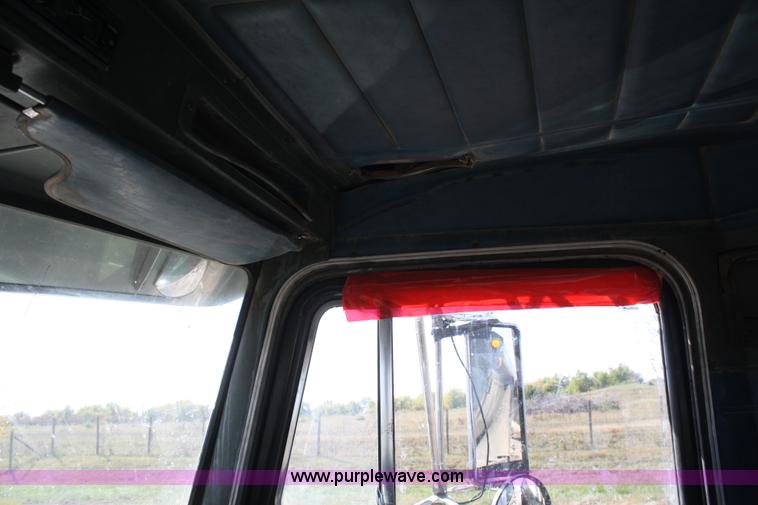 image for item A2482 1990 Peterbilt 379 semi truck