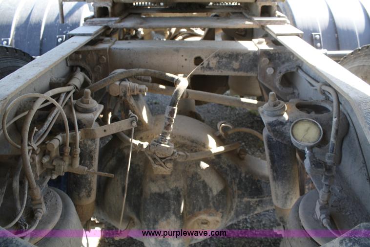 image for item A2482 1990 Peterbilt 379 semi truck