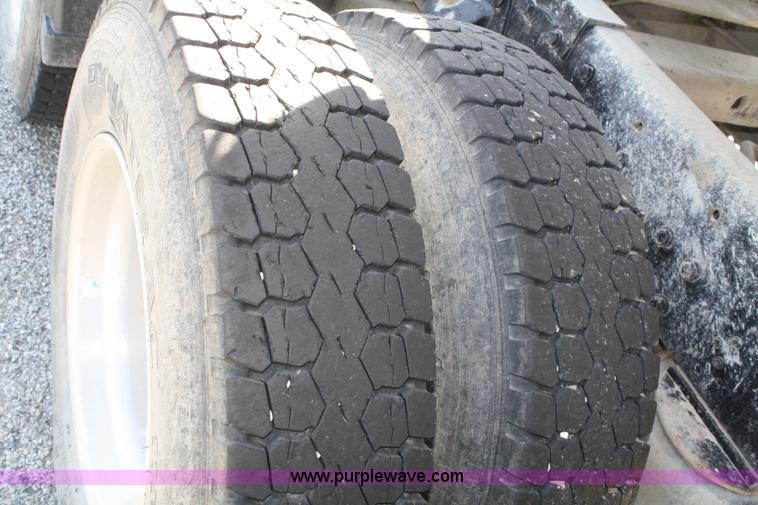 image for item A2482 1990 Peterbilt 379 semi truck