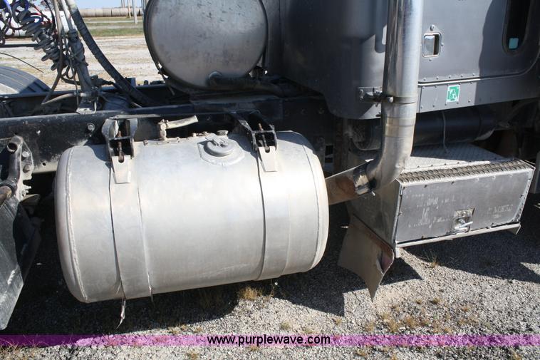 image for item A2482 1990 Peterbilt 379 semi truck