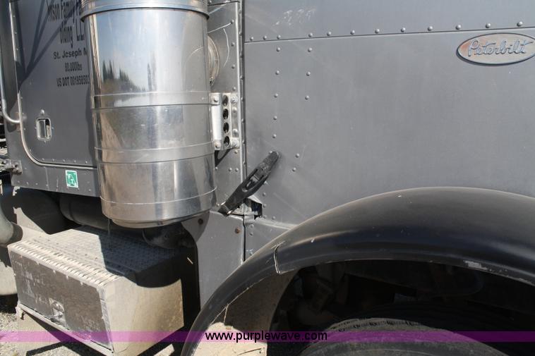 image for item A2482 1990 Peterbilt 379 semi truck