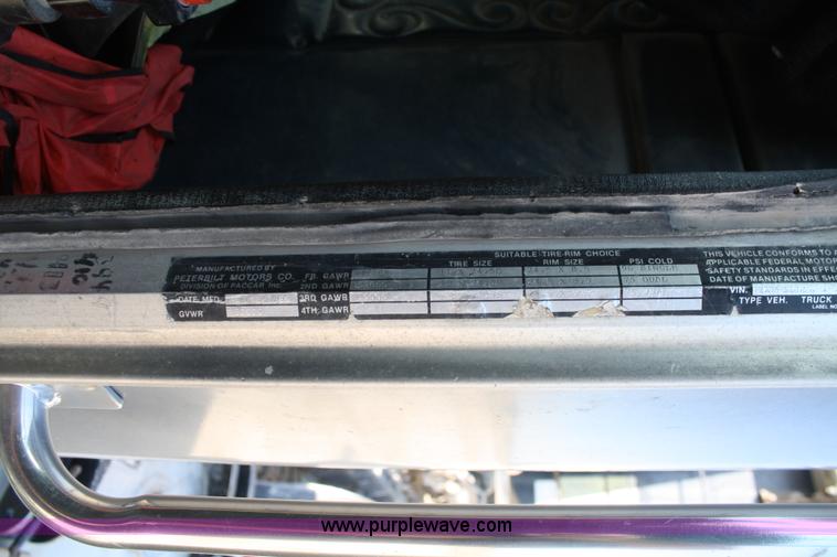 image for item A2482 1990 Peterbilt 379 semi truck