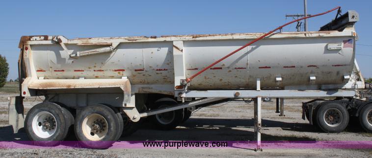 image for item A2483 1998 Travis 26' end dump trailer