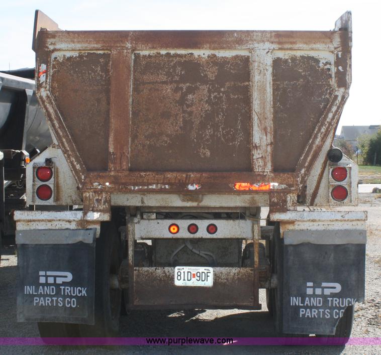 image for item A2483 1998 Travis 26' end dump trailer