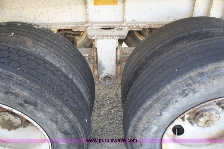 image for item A2483 1998 Travis 26' end dump trailer