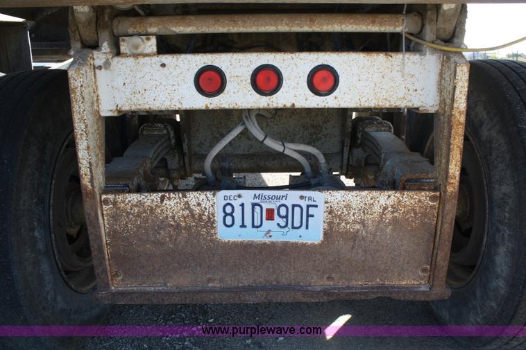 image for item A2483 1998 Travis 26' end dump trailer