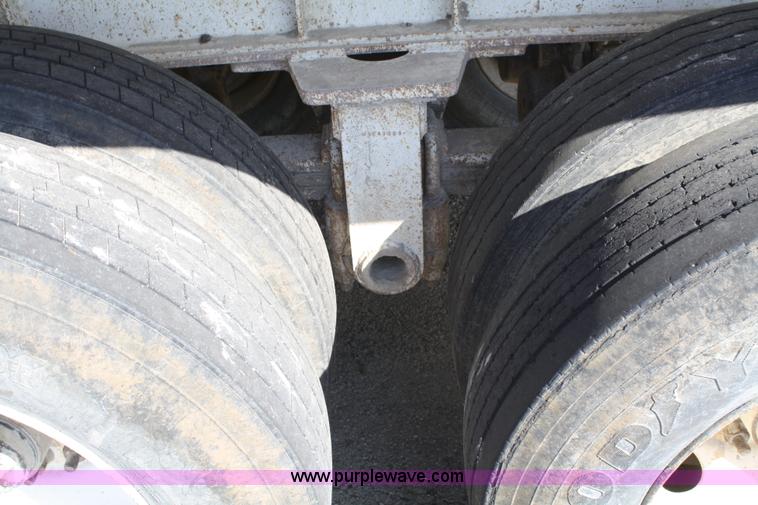 image for item A2483 1998 Travis 26' end dump trailer