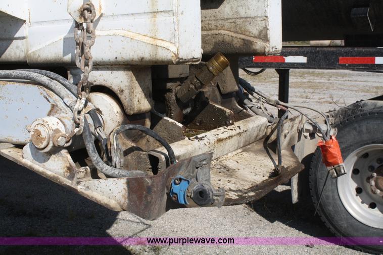 image for item A2483 1998 Travis 26' end dump trailer