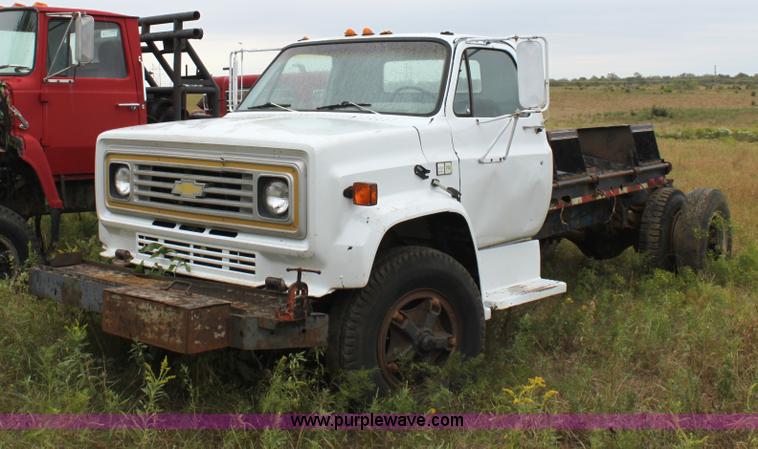 image for item A2842 1985 Chevrolet C70 truck cab and chassis