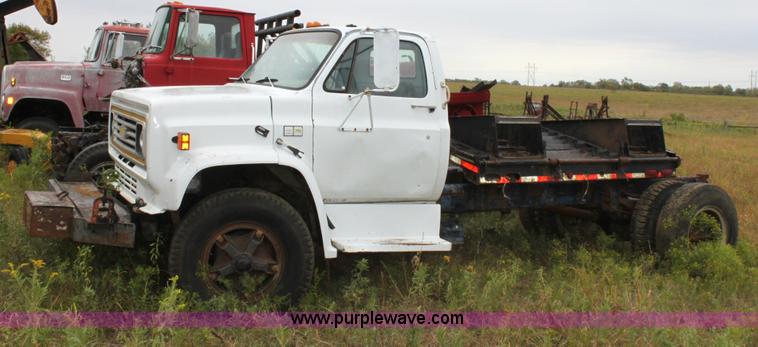 image for item A2842 1985 Chevrolet C70 truck cab and chassis