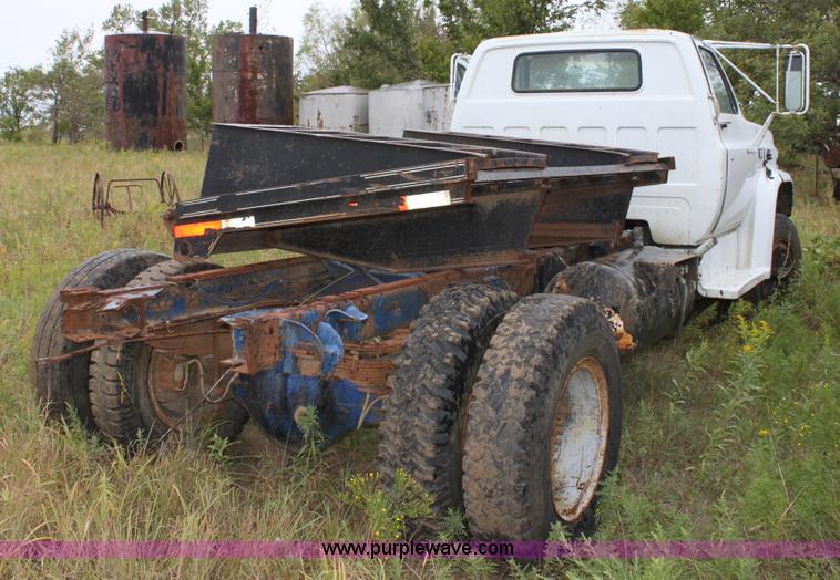 image for item A2842 1985 Chevrolet C70 truck cab and chassis