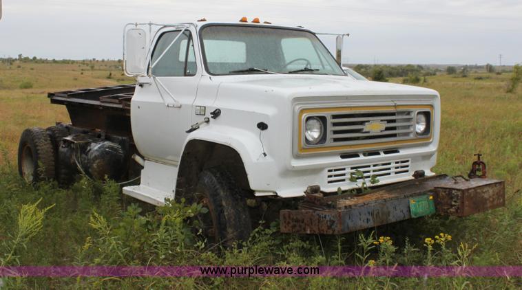 image for item A2842 1985 Chevrolet C70 truck cab and chassis