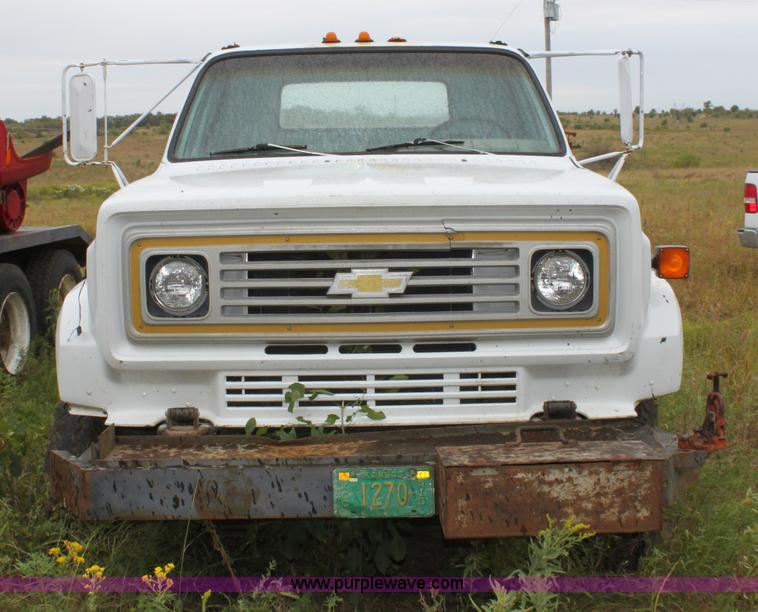 image for item A2842 1985 Chevrolet C70 truck cab and chassis