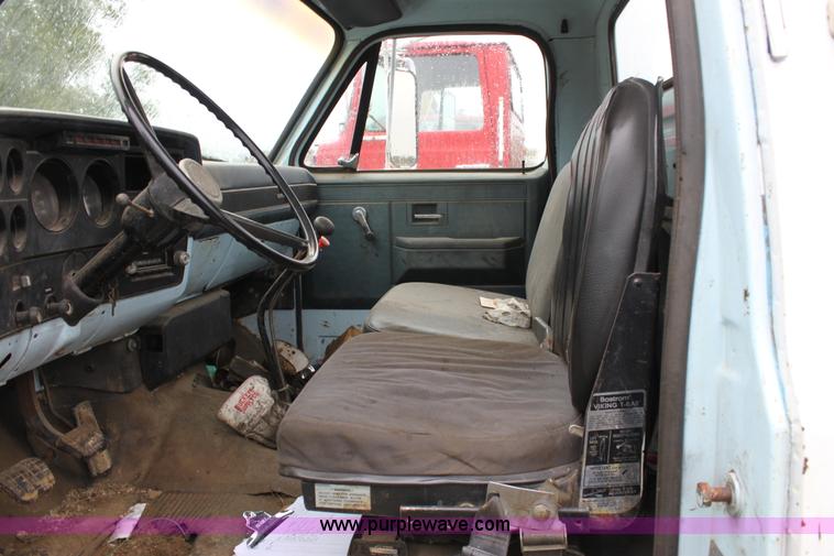 image for item A2842 1985 Chevrolet C70 truck cab and chassis