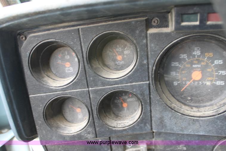 image for item A2842 1985 Chevrolet C70 truck cab and chassis