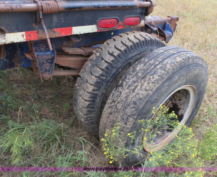 image for item A2842 1985 Chevrolet C70 truck cab and chassis