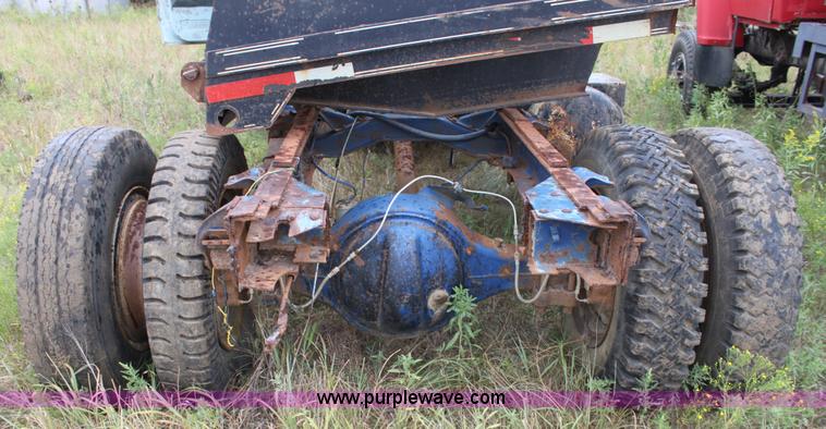 image for item A2842 1985 Chevrolet C70 truck cab and chassis