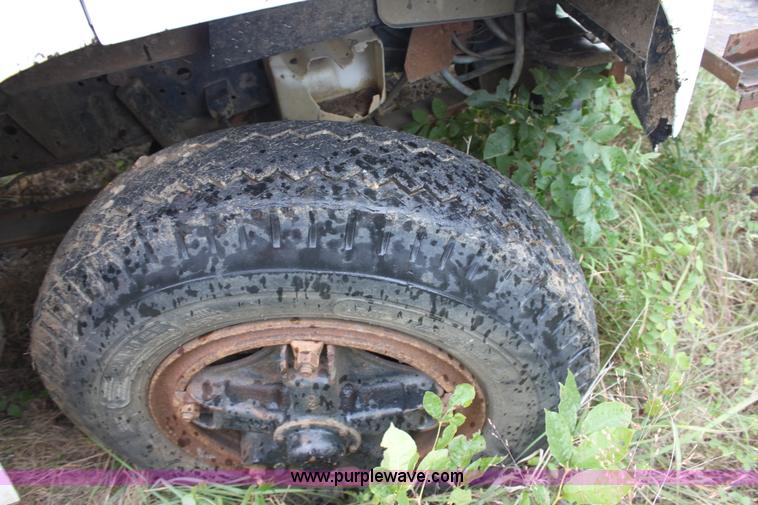 image for item A2842 1985 Chevrolet C70 truck cab and chassis