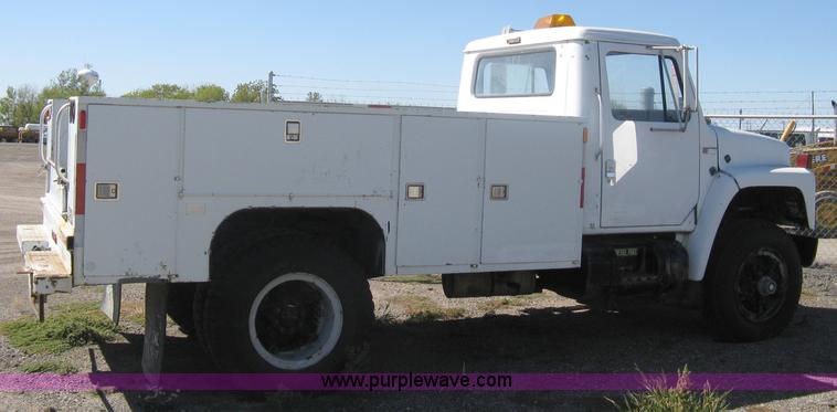 image for item A4392 1982 International 1954 service truck