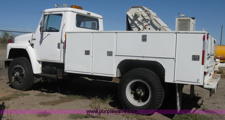 image for item A4392 1982 International 1954 service truck