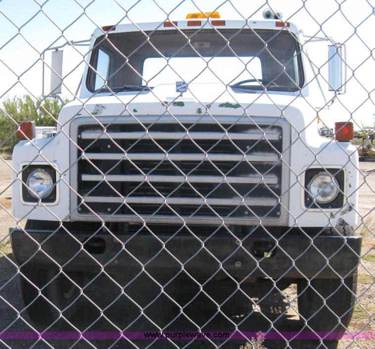 image for item A4392 1982 International 1954 service truck