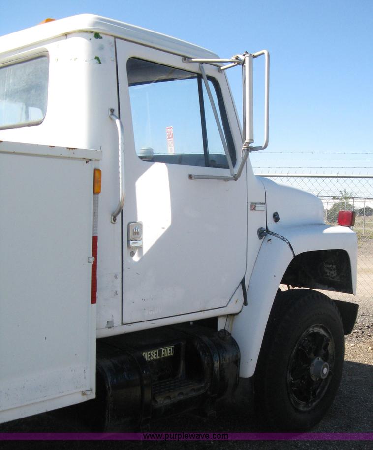 image for item A4392 1982 International 1954 service truck
