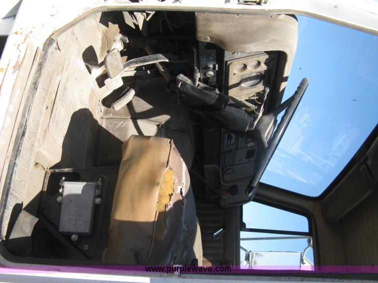 image for item A4392 1982 International 1954 service truck