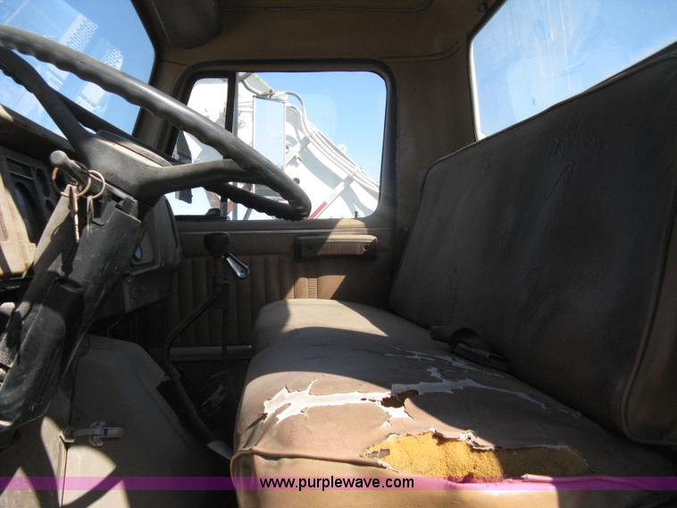 image for item A4392 1982 International 1954 service truck