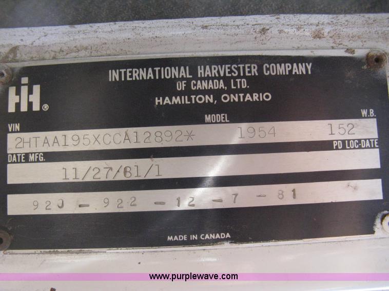 image for item A4392 1982 International 1954 service truck