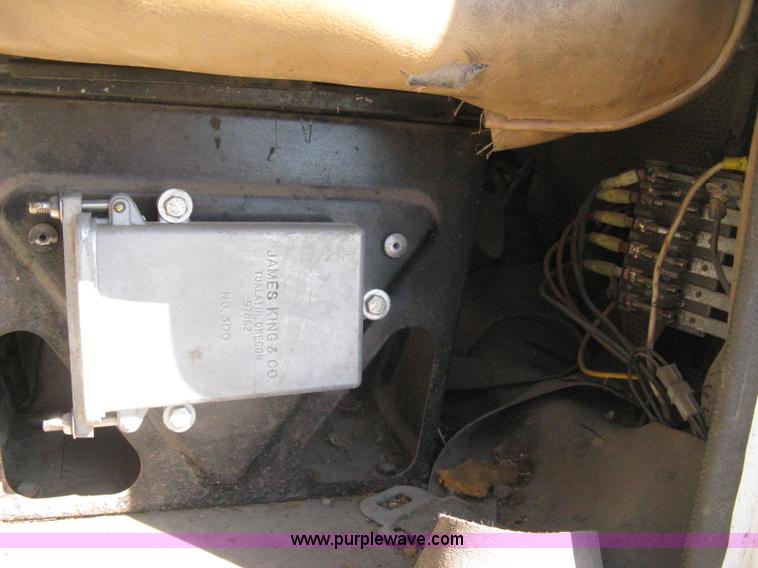 image for item A4392 1982 International 1954 service truck