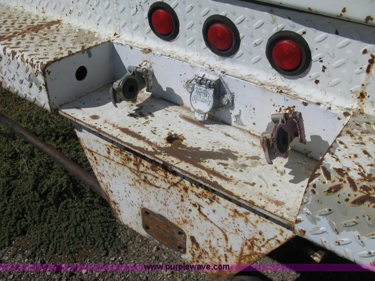 image for item A4392 1982 International 1954 service truck