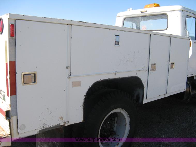 image for item A4392 1982 International 1954 service truck