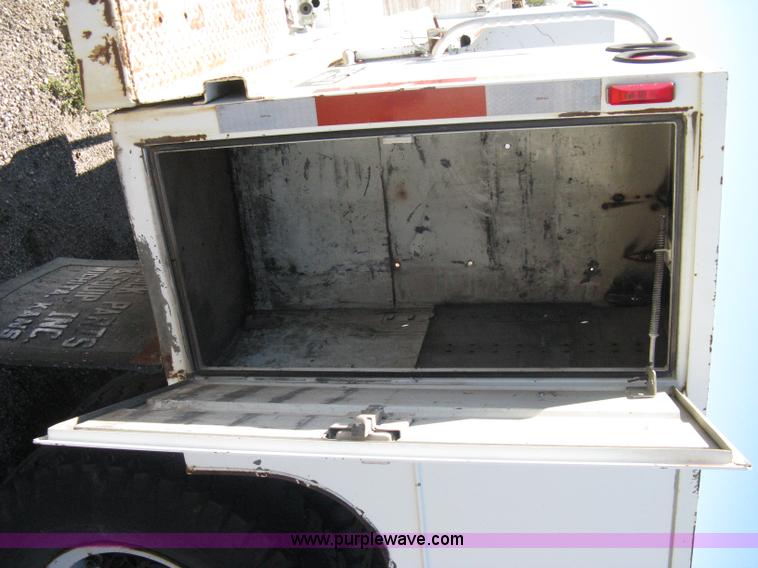 image for item A4392 1982 International 1954 service truck