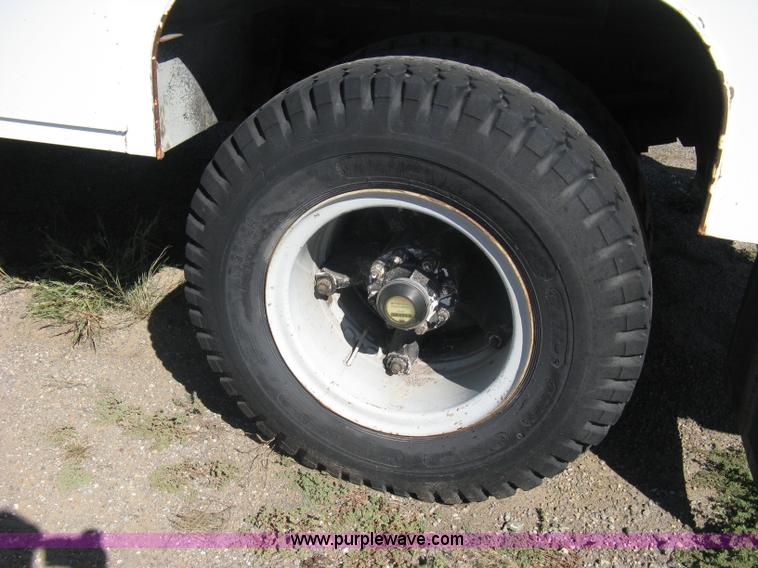 image for item A4392 1982 International 1954 service truck