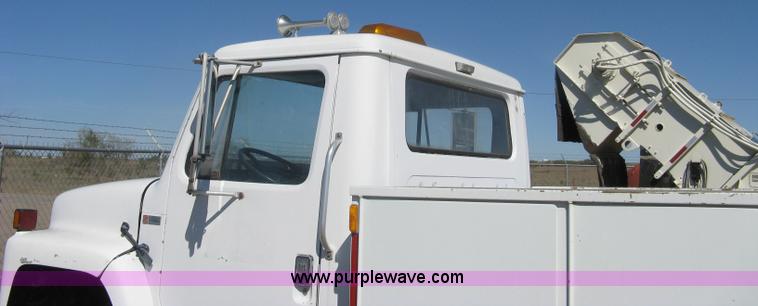 image for item A4392 1982 International 1954 service truck