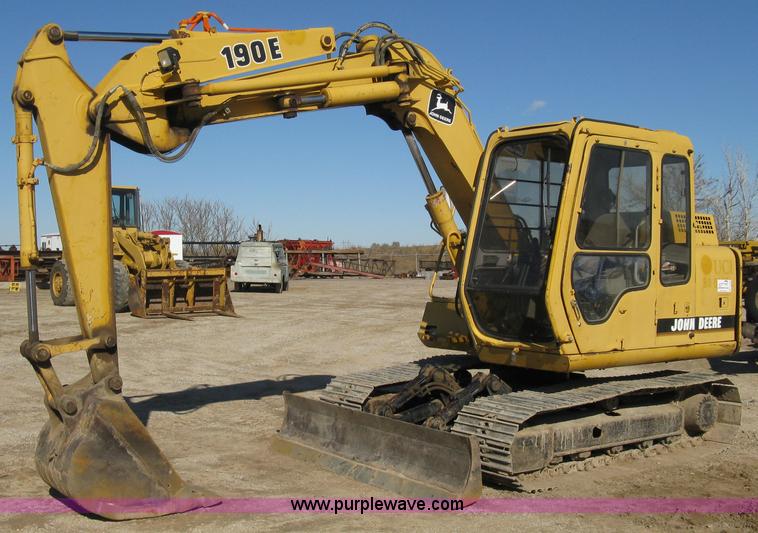image for item A4469 1995 John Deere 190E excavator