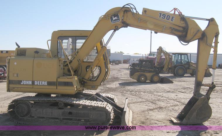 image for item A4469 1995 John Deere 190E excavator