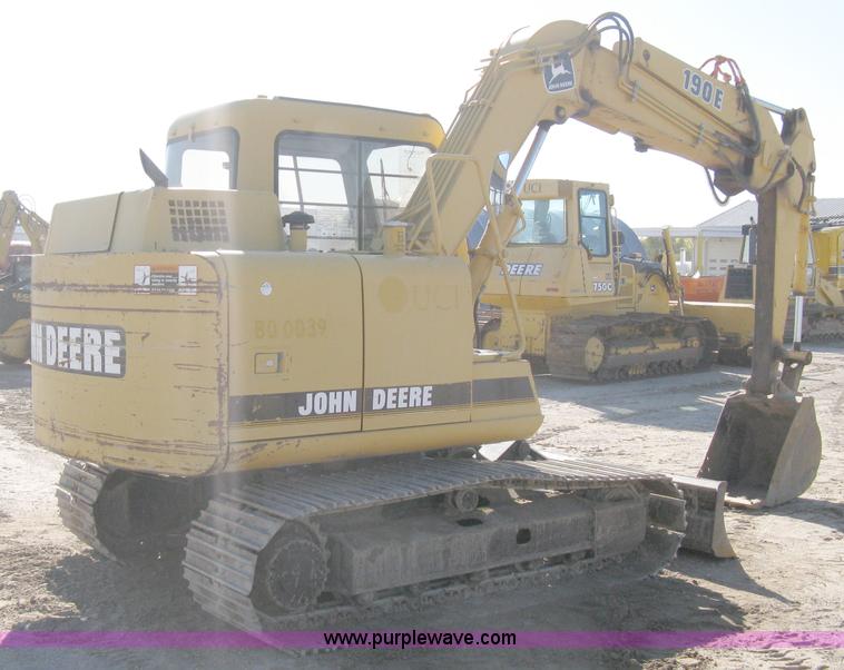 image for item A4469 1995 John Deere 190E excavator
