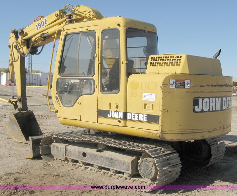 image for item A4469 1995 John Deere 190E excavator