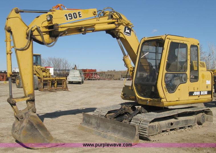 image for item A4469 1995 John Deere 190E excavator