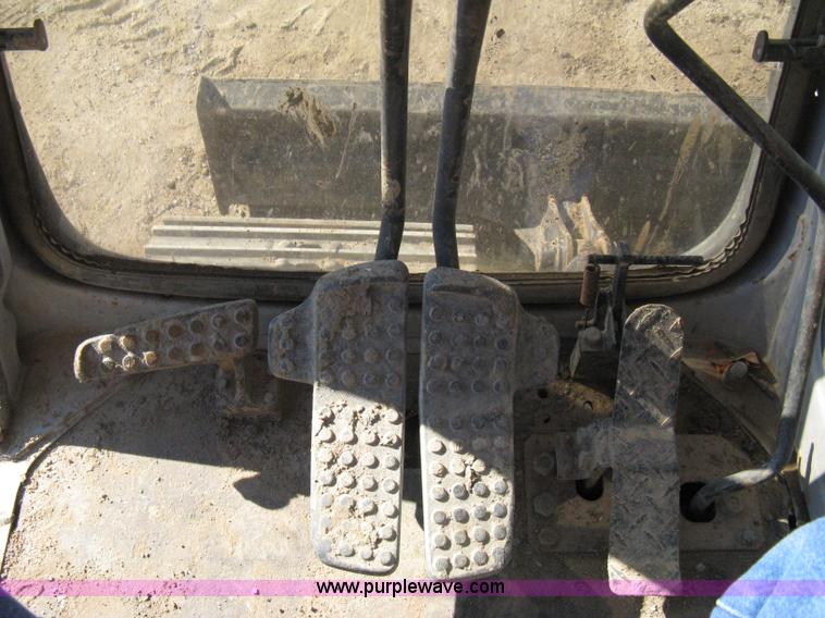 image for item A4469 1995 John Deere 190E excavator