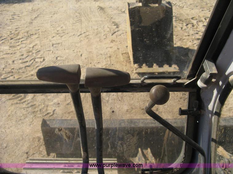 image for item A4469 1995 John Deere 190E excavator