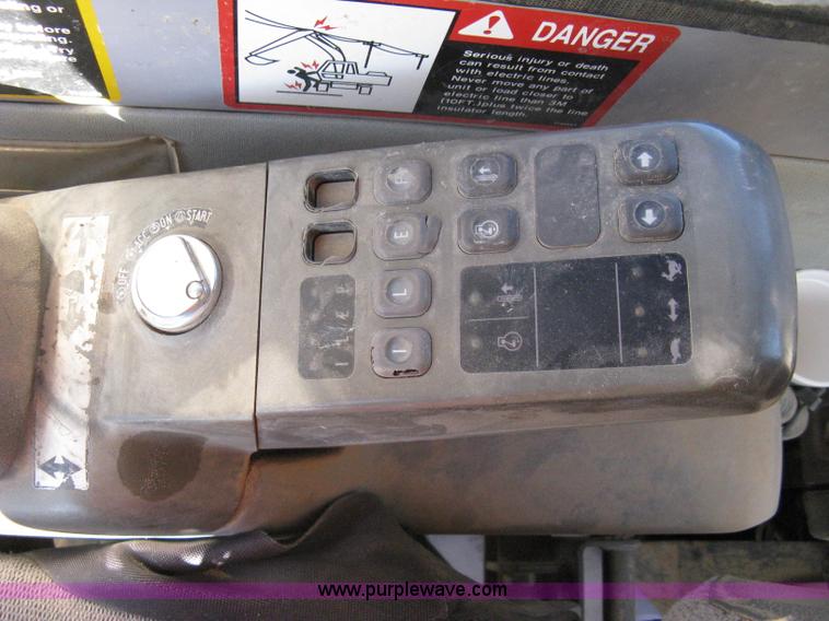 image for item A4469 1995 John Deere 190E excavator