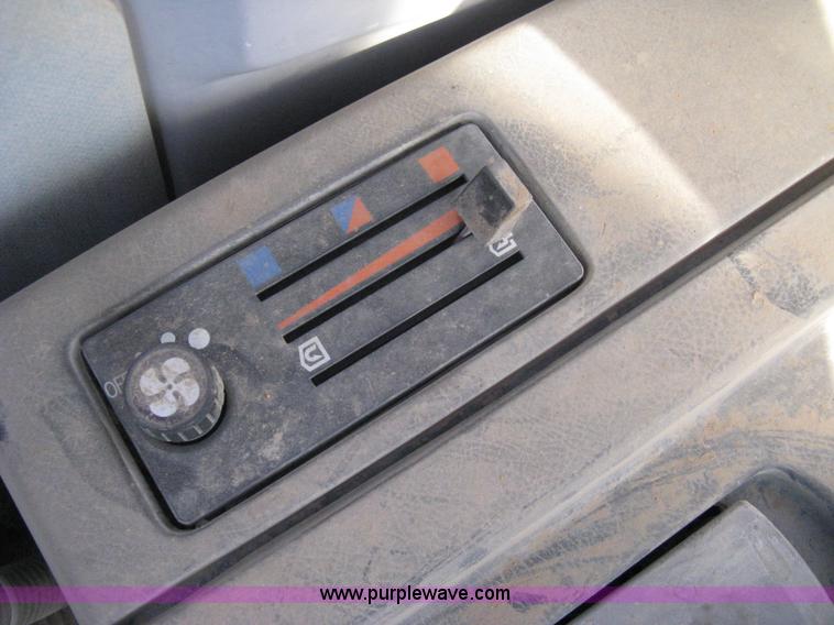 image for item A4469 1995 John Deere 190E excavator