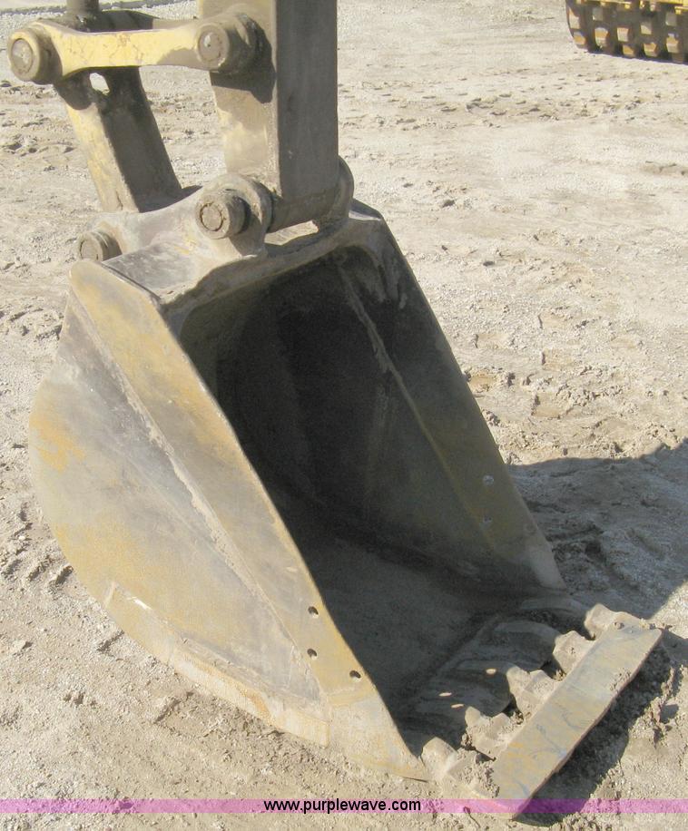 image for item A4469 1995 John Deere 190E excavator