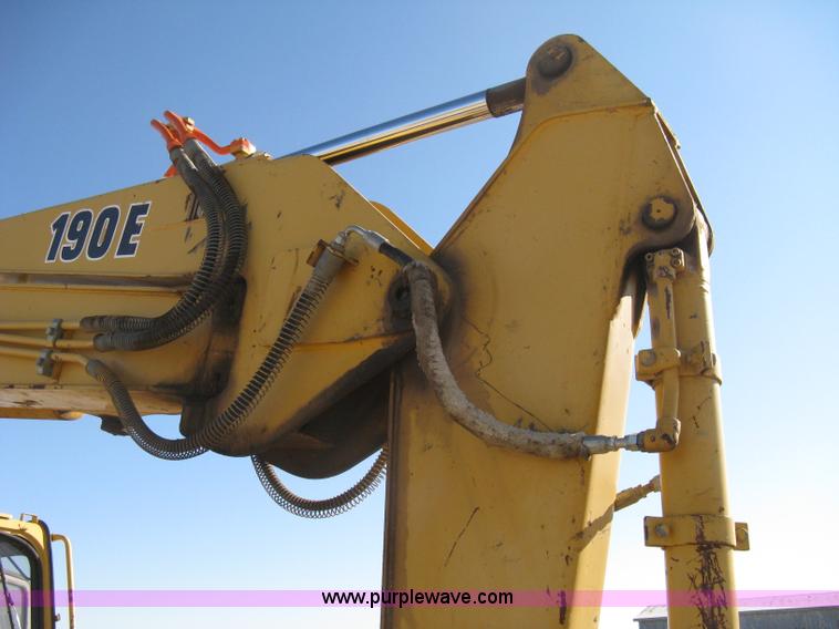 image for item A4469 1995 John Deere 190E excavator