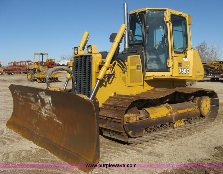 image for item A4470 2004 John Deere 750C LGP II dozer