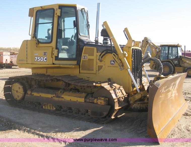 image for item A4470 2004 John Deere 750C LGP II dozer